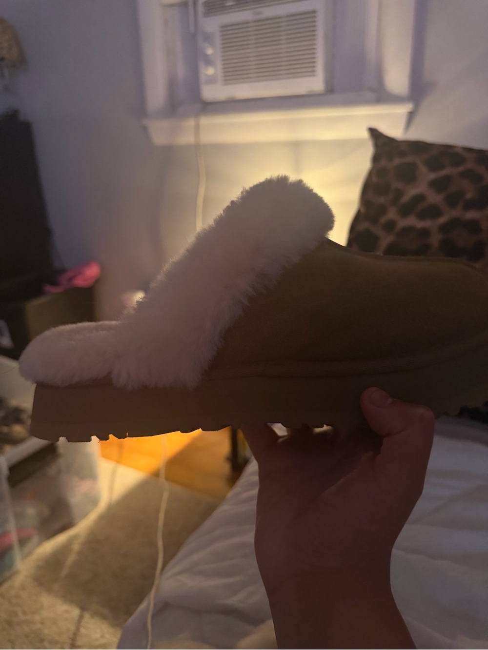 Cozy Women's Shearling-Lined Slip-On Slipper - Chestnut